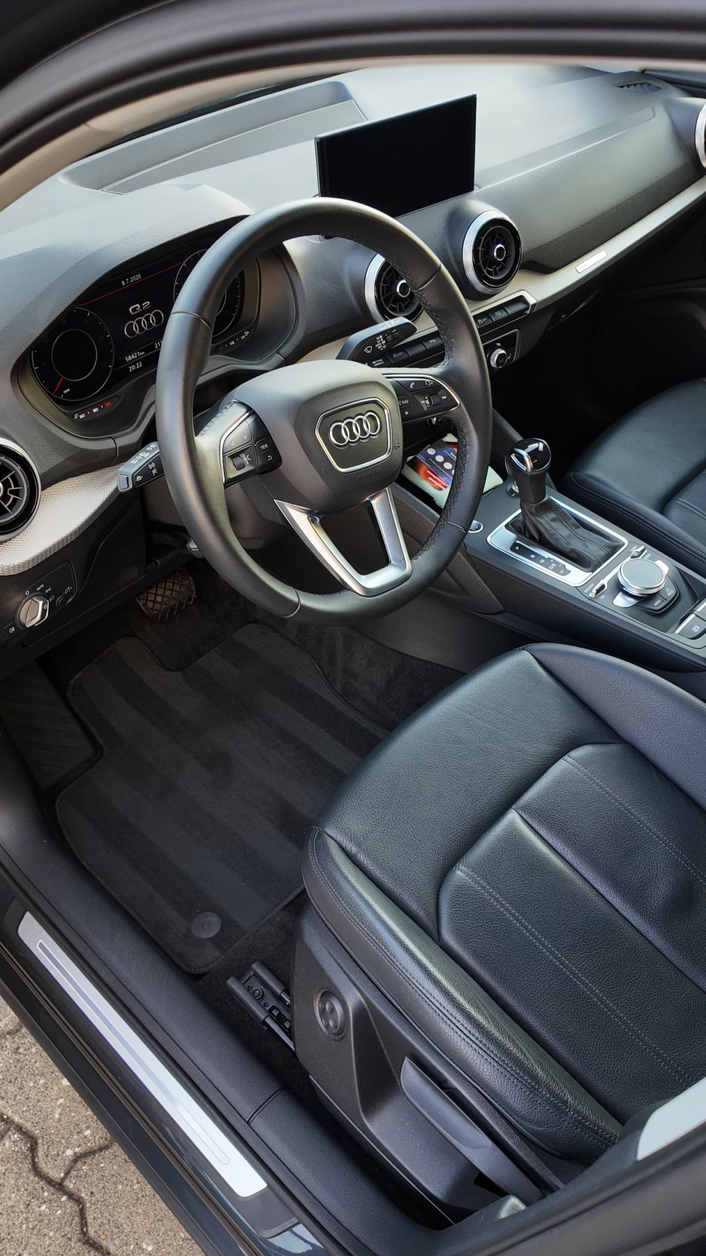 Cockpit nach Autoaufbereitung in Bamberg