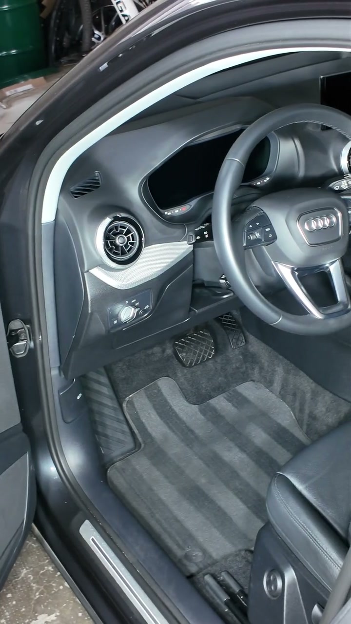 ANTONs Detailstudio Bamberg – Cockpitpflege